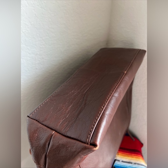 Genicci Leather Backpack Brown Laptop Work School Bag - Picture 15 of 16